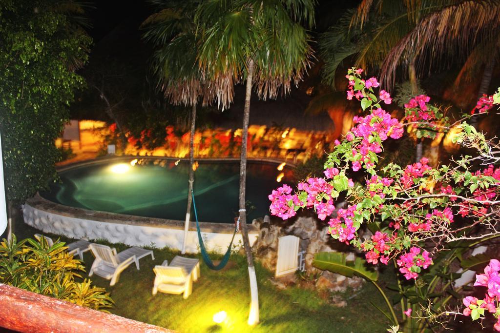 Hotel Que Onda Akumal Exterior photo